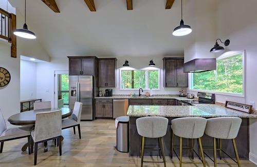 Dahlonega Cabin | On the River with Arcade, Firepit & Pet Friendly!