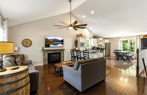 Taylorsville Cottage | "On the Rocks" Bourbon Trail Getaway
