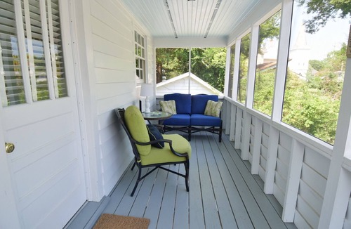 Morehead City Apartment | One Bedroom Carriage House- 131 Craven Street 300 feet from Beaufort Waterfront
