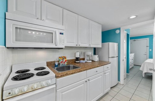 Myrtle Beach House | One Bedroom Condo Beautiful Ocean Views 9th Floor