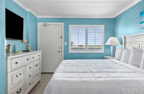 Myrtle Beach House | One Bedroom Condo Beautiful Ocean Views 9th Floor