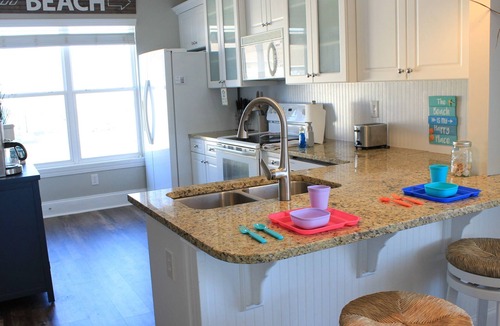 North Carolina Coast House | One Block to Beach+Water Views+Perfect Family/Group Getaway+Large Outdoor Space