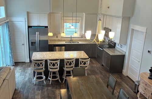 Corolla Light Villa | Only 1 week left!Historic Corolla w great location 2sound&ocean, shopping&eats!