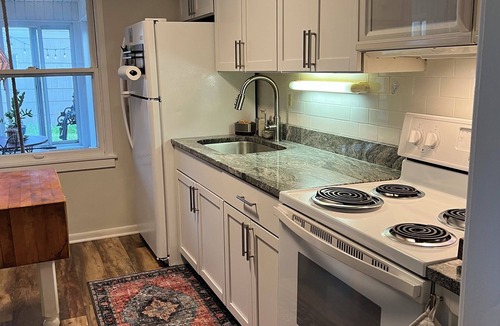 South Bend House | Only 1000/night & 2 miles from ND stadium. Pet Friendly!