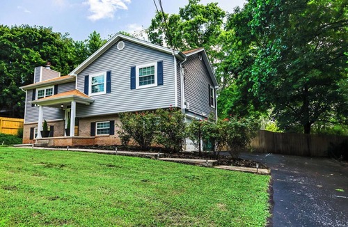 Ashley Oaks House | Open July! Hot tub! 15 min to airport~20 min to UT~4bed3bath~Game Room~Office