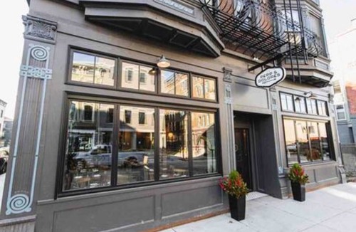 Over-the-Rhine Apartment | OTR by TQL+Studio+Queen Bed+50inTV+4th Fl+Sleeps 3ppl