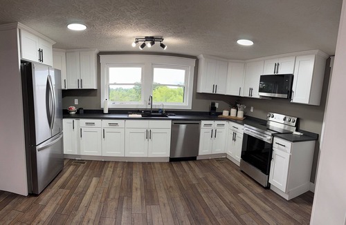 Monticello House | Our Escape~ 4 bedrooms ~ Lake Cumberland ~ Beaver Creek Marina ~ Boating Fishing
