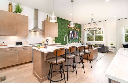 Katie Hill Neighborhood House | Outlaw-Rooftop Patio & Game Room-Mins to Broadway