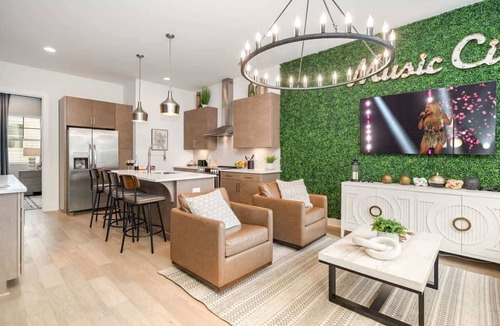 Katie Hill Neighborhood House | Outlaw-Rooftop Patio & Game Room-Mins to Broadway