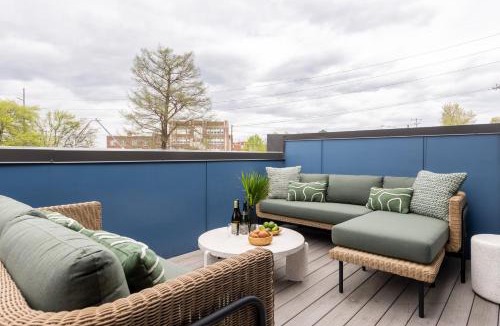 Five Points Apartment | Outrider 1018 by AvantStay Private Balcony Minutes to Broadway Downtown