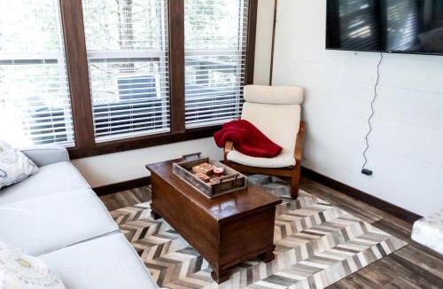 Monteagle House | Outstanding Cottage with Stunning Sights in Monteagle, Tennessee