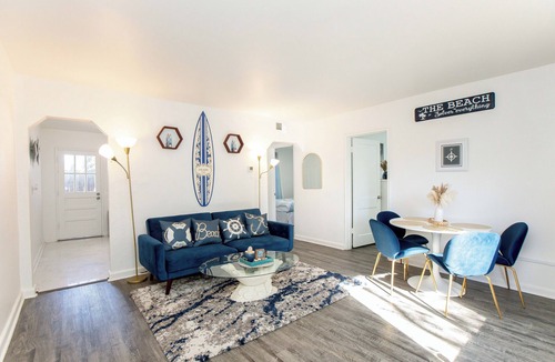 Bayview Apartment | OV Beach Oasis:The Beach House[30+Day-2BR-4 minute walk to beach-Pet friendly]