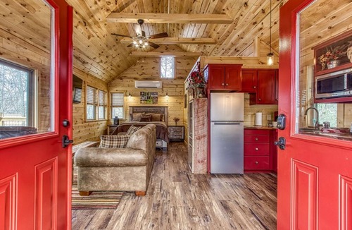 Smoky Mountains Cabin | Owls Nest, Hot Tub, WIFI, Featured on Barnwood Builders, Free Attraction Tickets