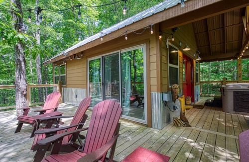 Smoky Mountains Cabin | Owls Nest, Hot Tub, WIFI, Featured on Barnwood Builders, Free Attraction Tickets