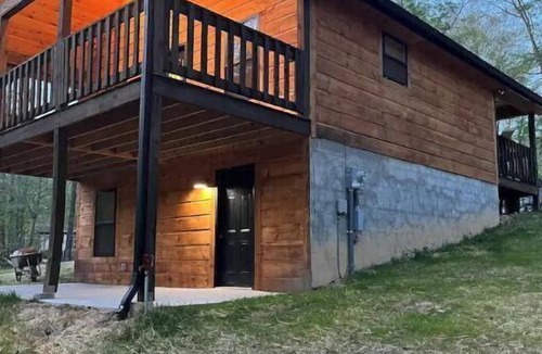 Jamestown Cabin | Pa's Cozy Cabin