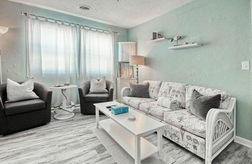 Cherry Grove Beach Apartment | PacMan Get Away
