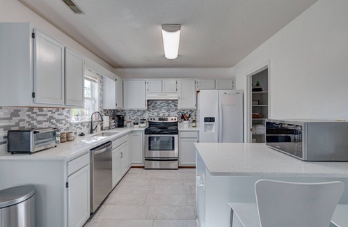 Murraysville House | Palm Tree Paradise!