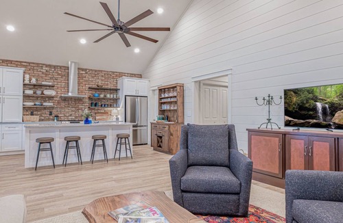 Saluda House | Palmetto Trailside Retreat