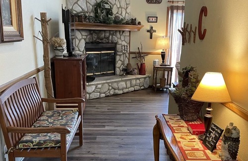 Crestline Cabin | Panoramic Lake View-Steps Away from the Water!