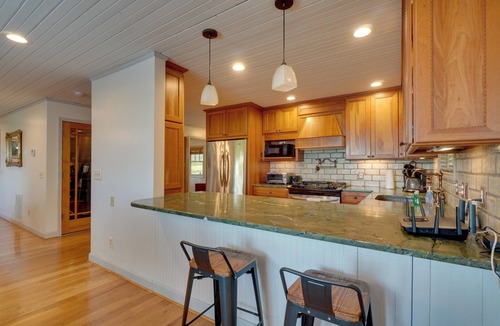 Byrdstown Cottage | Panoramic Lake Views! Dale Hollow Lake Cabin