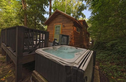 Lookout Valley Neighborhood Association House | Papa Cabin Tiny Log Home Comfort In Rustic Bliss