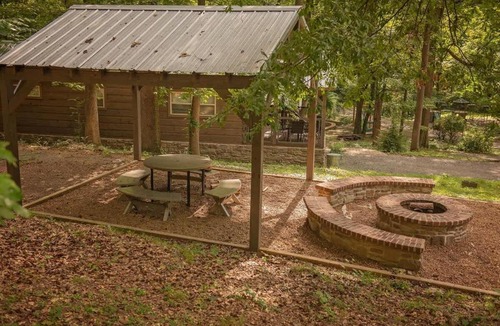Lookout Valley Neighborhood Association House | Papa Cabin Tiny Log Home Comfort In Rustic Bliss