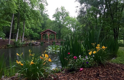 Pickens Cabin | Pappy's Place: A Cozy Creekside Retreat