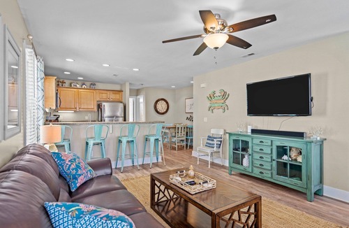 Wilmington Beach House | "Paradise Palms": Palm trees, a salty breeze, and balconies!