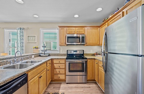 Wilmington Beach House | "Paradise Palms": Palm trees, a salty breeze, and balconies!
