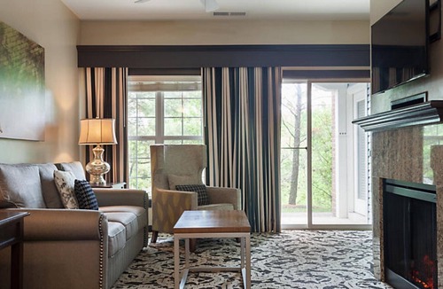 Lackey Resort | Parkside Williamsburg Resort, 2br deluxe villa, free WiFi and parking