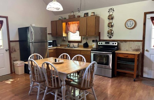 Eckerty Cabin | Patoka Lake Deluxe with Jacuzzi #17 at Patoka 4 Seasons Resort