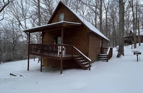 Eckerty Cabin | Patoka Lake Deluxe with Jacuzzi #8 at Patoka 4 Seasons Resort