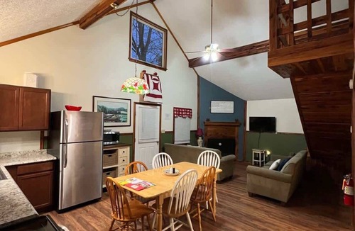 Eckerty Cabin | Patoka Lake Deluxe with Hot Tub #11 at Patoka 4 Seasons Resort