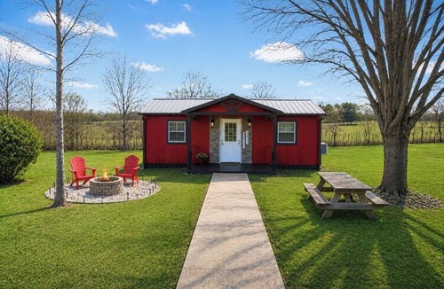 Horse Cave Cabin | Patrick's Place farm w/animals near Mammoth Cave