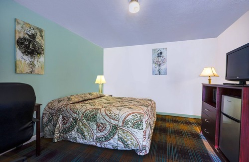 Blue Jay Hotel | Patriot Inn Motel Beaver WV, by OYO