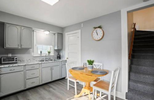 Frederick House | Patty's Place - Private and Convenient EV-Friendly Apartment near Downtown