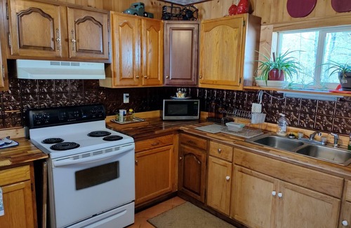 Elgin Other | Peaceful 3-bedroom farmhouse in charming Sunbright perfect for relaxing