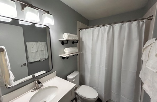 West Newton House | Peaceful 3-bedroom house near Airport