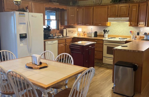 Gumlog Cabin | Peaceful 5-bedroom, 3-bathroom lake front cabin with 2 porches for relaxing.