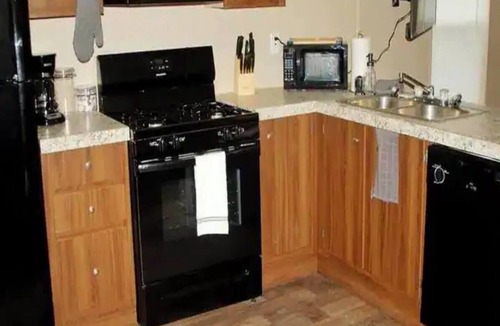 Albany House | Peaceful Albany Getaway Close to Muncie & BSU