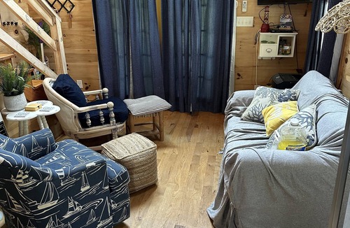 Stonewall Cabin | Peaceful Cabin near Bay River Pet-friendly!