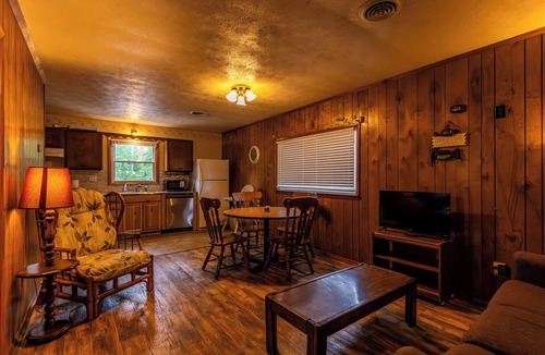 Benton Apartment | Peaceful Cabin on Kentucky Lake