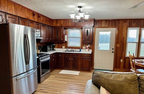 Beattyville House | Peaceful Country Living Convenient to Gorge. HotTub/FirePit/GasGrill/Fireplace.