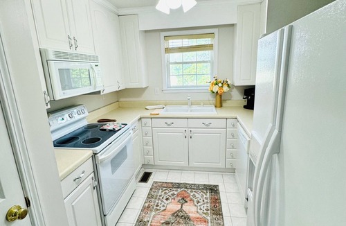 Franklin County Apartment | Peaceful Countryside Carriage House on 40 Acres with Saltwater Pool