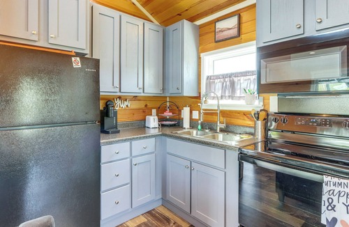 Morganton House | Peaceful Deck & Pool Access! Blue Ridge Tiny Home