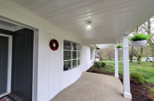 Hollyvilla House | PEACEFUL FAIRDALE COUNTRY HOME. Sleeps 15 people.