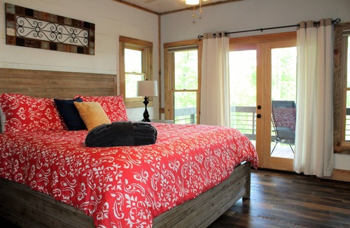 Blue Ridge House | Peaceful getaway 6 mins to downtown! 3 Fireplaces! King on each level!