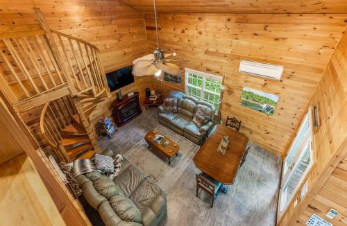 Fort Payne House | Peaceful Hideaway Treehouse near Little River Canyon