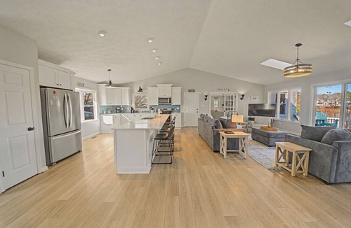 Deltaville House | Peaceful home with dock, kayaks and sunset views