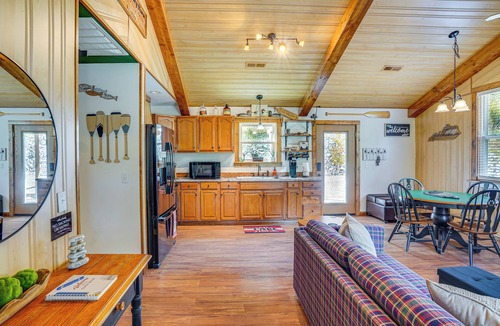 Kuttawa Cabin | Peaceful Kuttawa Cabin w/Fire Pit: Explore & Play